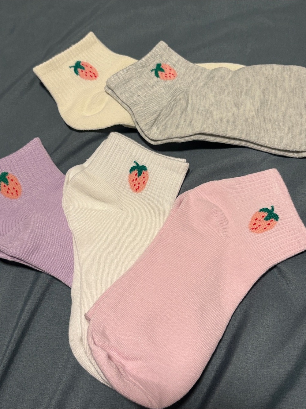 New Woman’s 5 Pair Short Strawberry Multicolored Socks Fits Sz 6 to 10